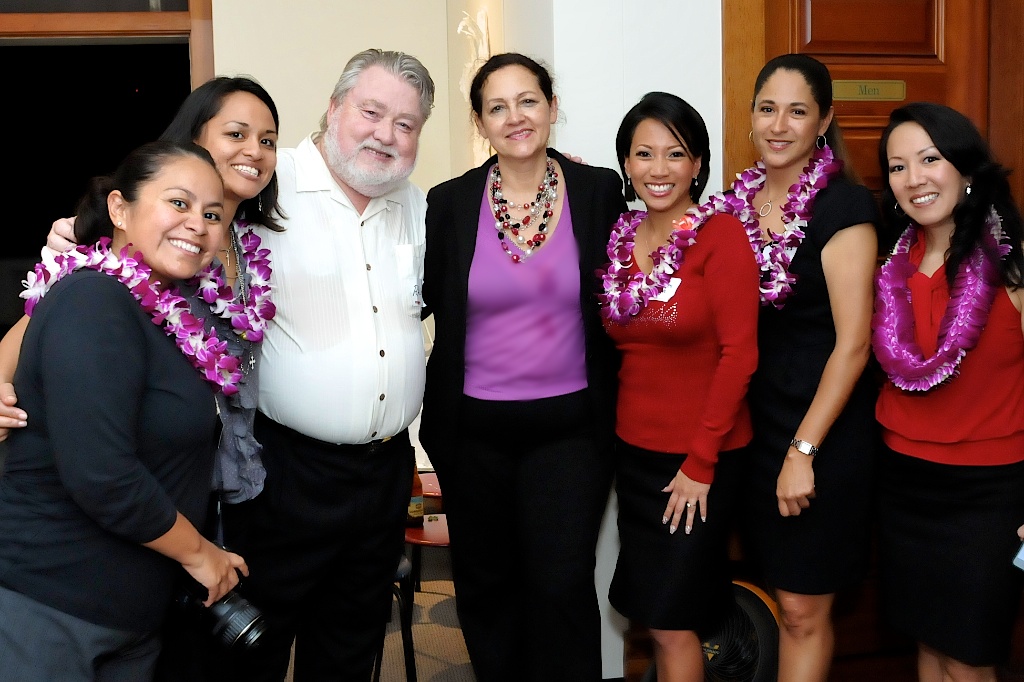 Moms in Hawaii preview